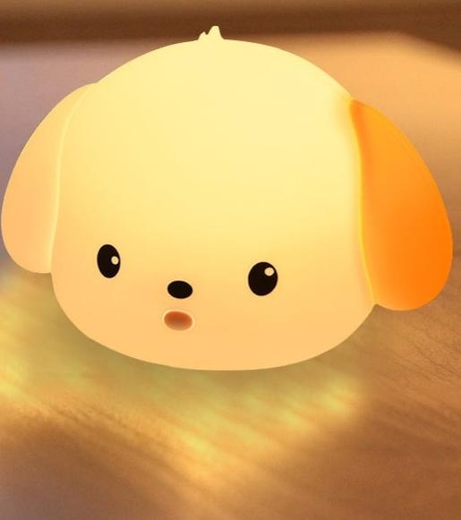 LED Nachtlicht Silikon | Dimmbar, Farbwechsel, Touch, Wiederaufladbar dog-shaped soft silicone night light with warm LED glow.